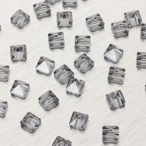 5061 Square spike bead silver night 7.5mm