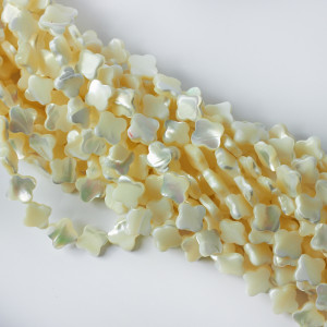 Masa perłowa opalizująca koniczynka marokańska 12mm biała