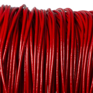 Rzemień naturalny lakierowany czerwony 2,5mm