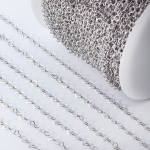 Łańcuch ze stali chirurgicznej kółka błyszczące w kolorze srebrnym 4mm