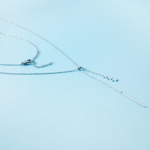 Naszyjnik z mini zawieszkami ze stali chirurgicznej gwiazdki z patyczkiem w kolorze srebrnym 39,5cm